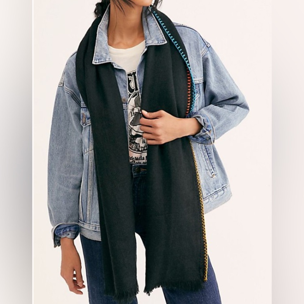 Free People Womens Common Thread Blanket Wrap Scarf in Black One Size